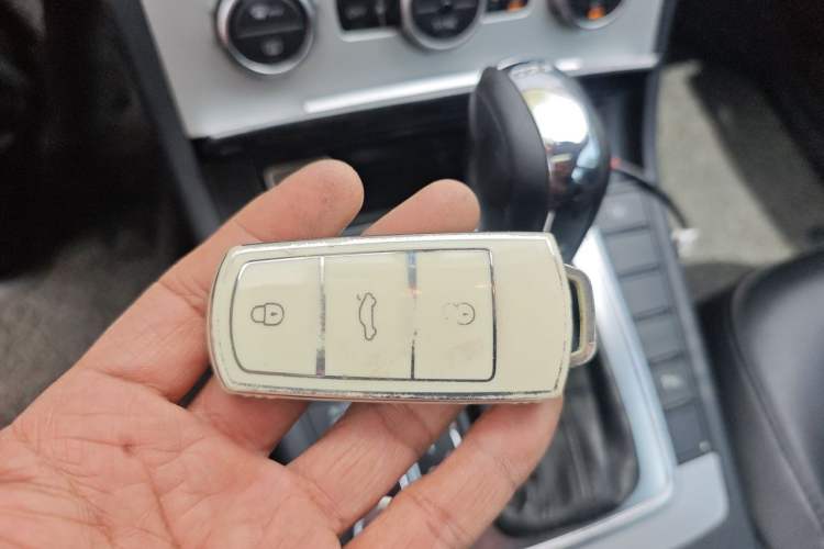 Used Volkswagen Magotan 2012 Facelift 2.0 TSI Prestige Model Vehicle Key