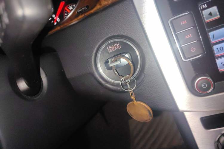 Used Volkswagen Magotan 2012 Travel Edition 2.0 TSI Comfort Version Vehicle Key