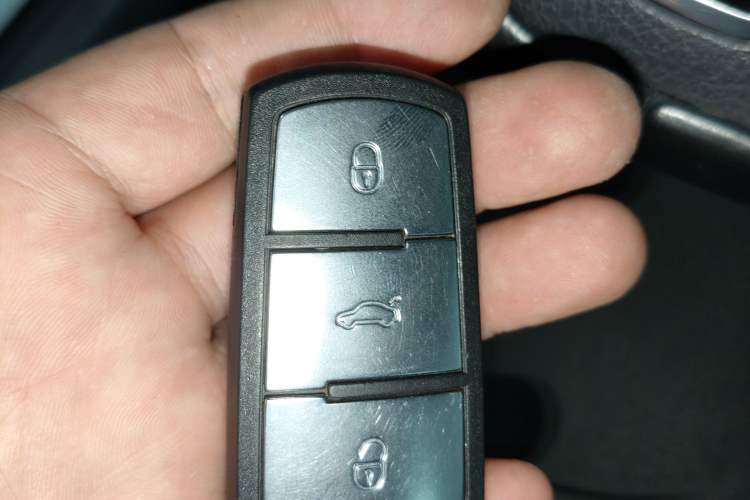 Used Volkswagen Magotan 2012 Travel Edition 2.0 TSI Comfort Version Vehicle Key