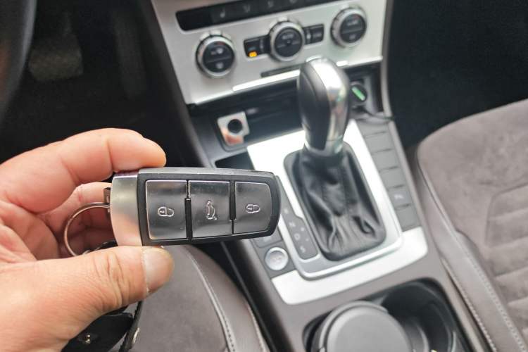 Used Volkswagen Magotan 2012 Travel Edition 2.0 TSI Comfort Version Vehicle Key
