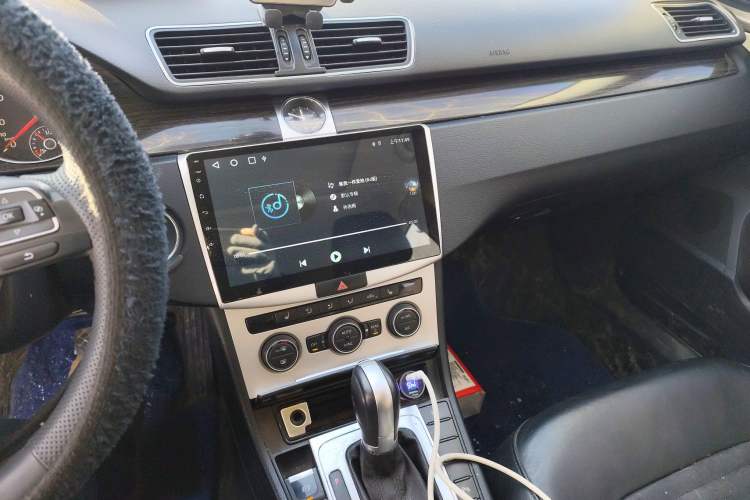 Used Volkswagen Magotan 2012 2.0 TSI Prestige Edition Audio And AC Panel