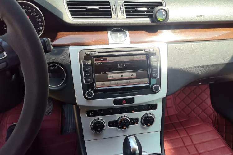 Used Volkswagen Magotan 2012 3.0 FSI Flagship Edition Audio And AC Panel