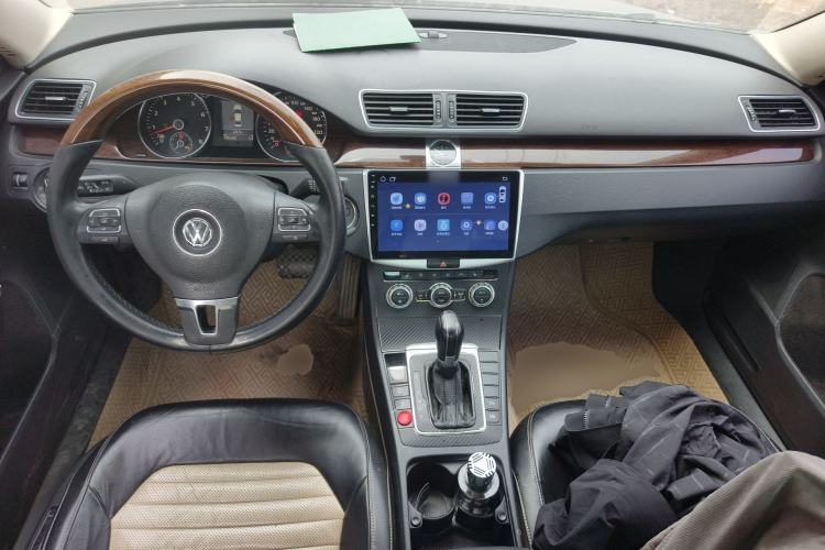 Used Volkswagen Magotan 2012 3.0 FSI Flagship Edition Center Console