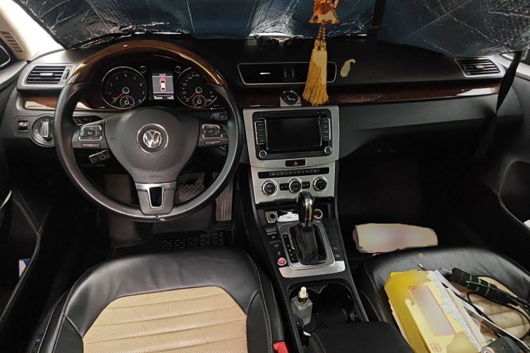 Used Volkswagen Magotan 2012 3.0 FSI Flagship Edition Center Console