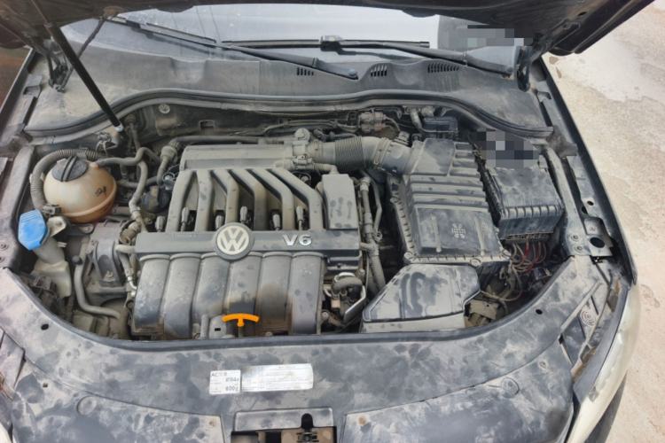 Used Volkswagen Magotan 2012 3.0 FSI Flagship Edition Engine Bay