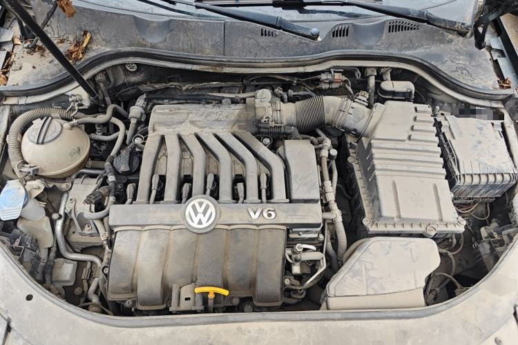 Used Volkswagen Magotan 2012 3.0 FSI Flagship Edition Engine Bay