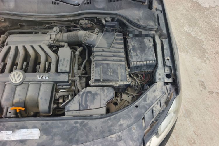 Used Volkswagen Magotan 2012 3.0 FSI Flagship Edition Engine Bay Left
