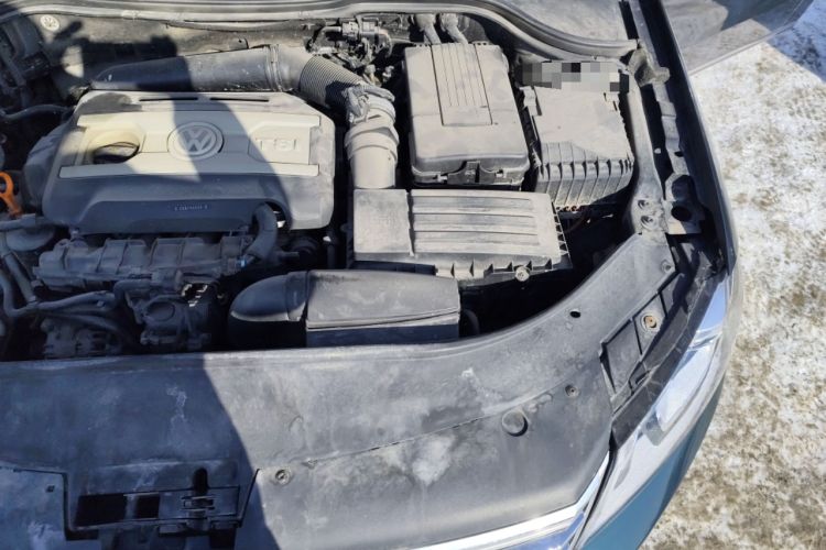 Used Volkswagen Magotan 2012 2.0 TSI Prestige Edition Engine Bay Left