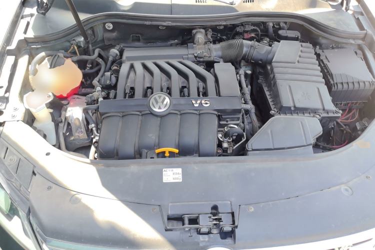 Used Volkswagen Magotan 2012 3.0 FSI Flagship Edition Engine Bay