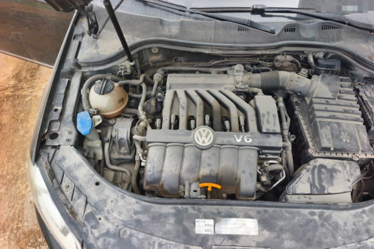 Used Volkswagen Magotan 2012 3.0 FSI Flagship Edition Engine Bay Right