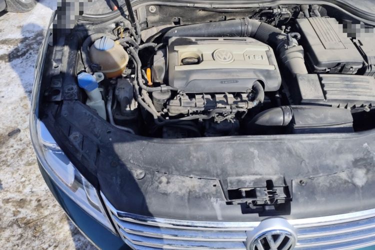Used Volkswagen Magotan 2012 2.0 TSI Prestige Edition Engine Bay Right