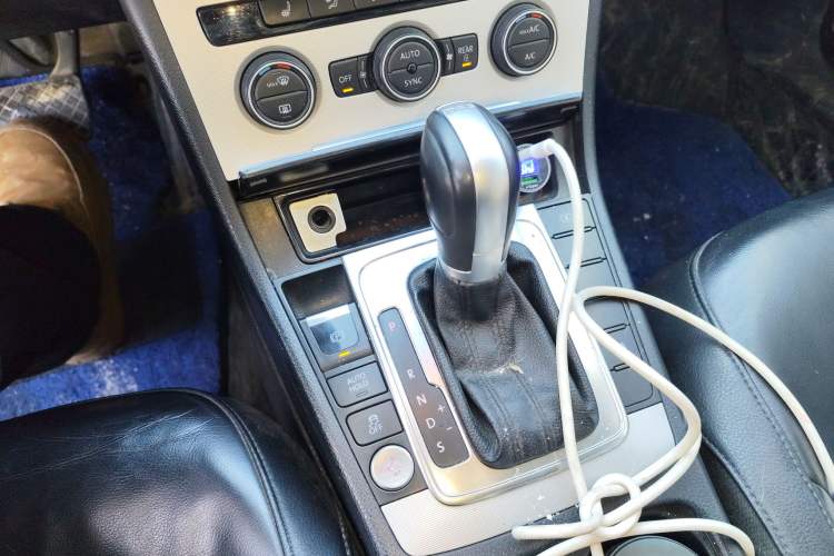 Used Volkswagen Magotan 2012 2.0 TSI Prestige Edition Gear Lever