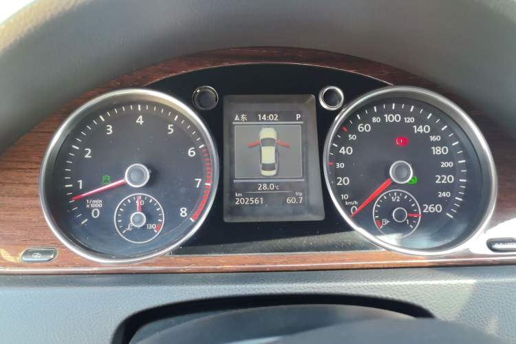 Used Volkswagen Magotan 2012 3.0 FSI Flagship Edition Instrument Cluster
