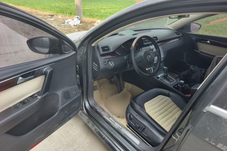 Used Volkswagen Magotan 2012 3.0 FSI Flagship Edition Interior 3