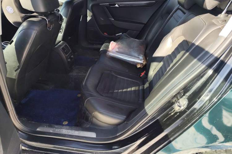 Used Volkswagen Magotan 2012 2.0 TSI Prestige Edition Left Rear Seat