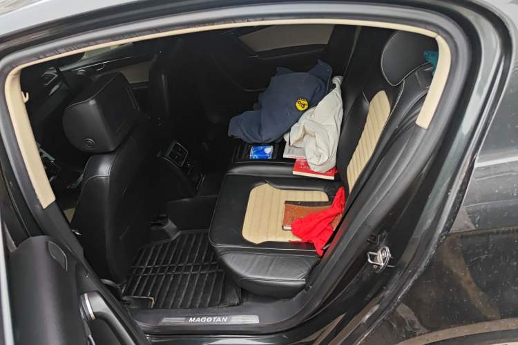 Used Volkswagen Magotan 2012 3.0 FSI Flagship Edition Left Rear Seat