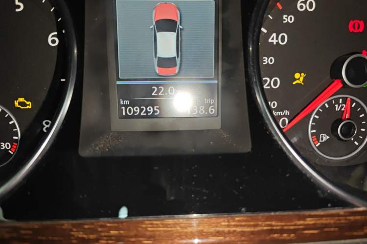 Used Volkswagen Magotan 2012 3.0 FSI Flagship Edition Odometer Close Up