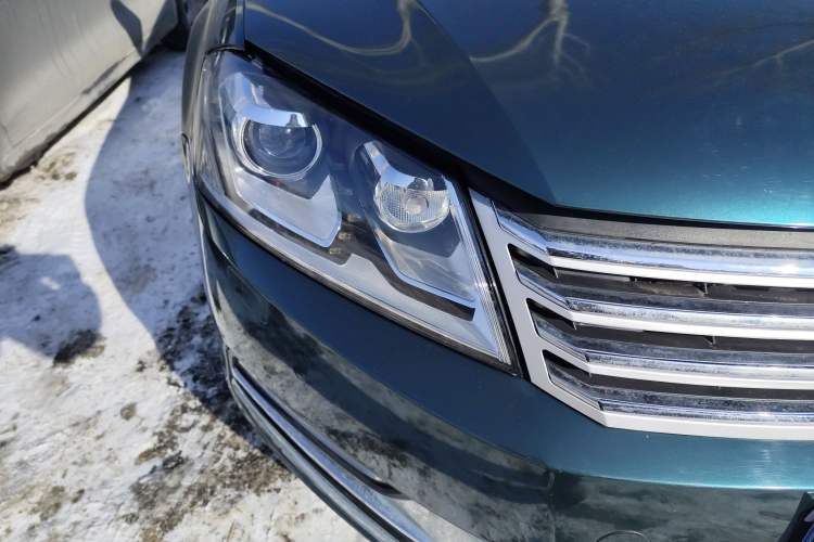 Used Volkswagen Magotan 2012 2.0 TSI Prestige Edition Right Front Headlight