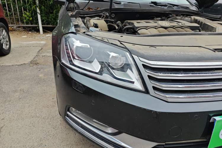 Used Volkswagen Magotan 2012 3.0 FSI Flagship Edition Right Front Headlight