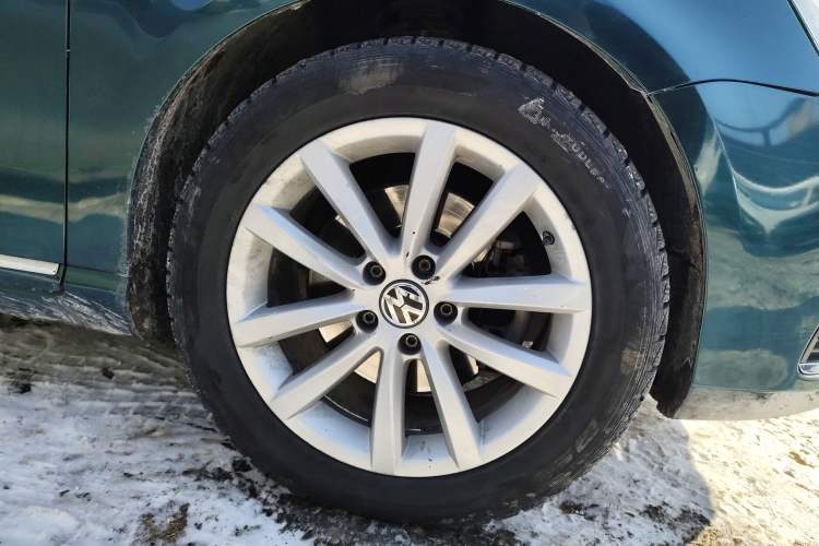 Used Volkswagen Magotan 2012 2.0 TSI Prestige Edition Right Front Wheel Hub