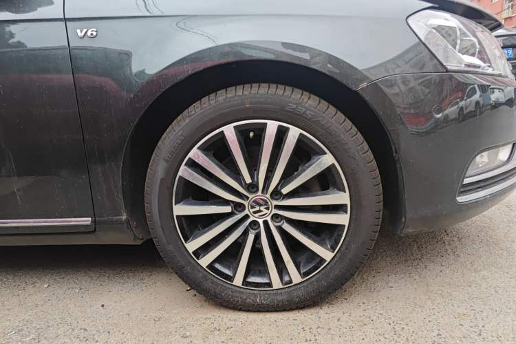 Used Volkswagen Magotan 2012 3.0 FSI Flagship Edition Right Front Wheel Hub
