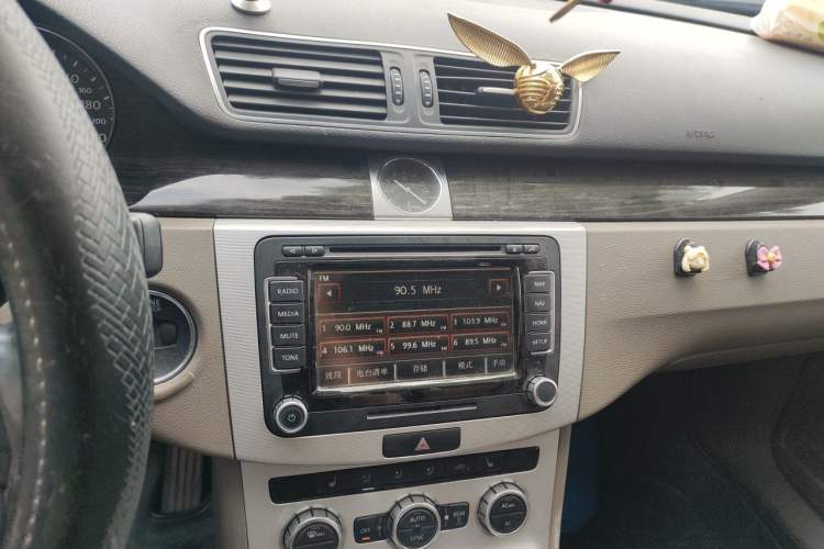 Used Volkswagen Magotan 2012 2.0 TSI Ultimate Edition Audio And AC Panel