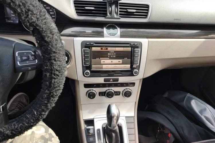 Used Volkswagen Magotan 2012 2.0 TSI Ultimate Edition Audio And AC Panel