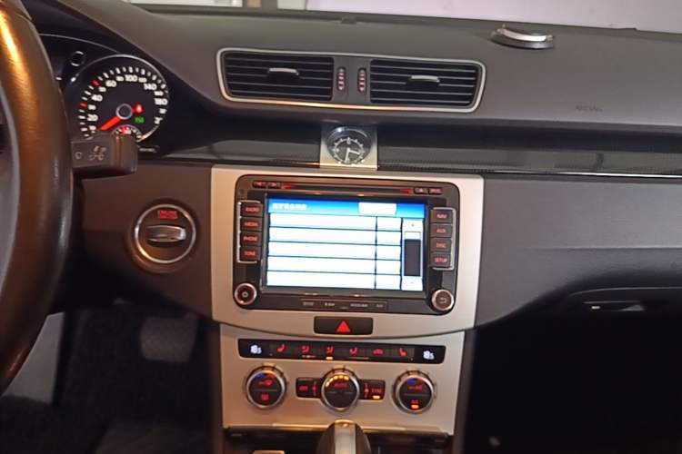 Used Volkswagen Magotan 2012 Revised 1.8TSI Luxury Version Audio And AC Panel