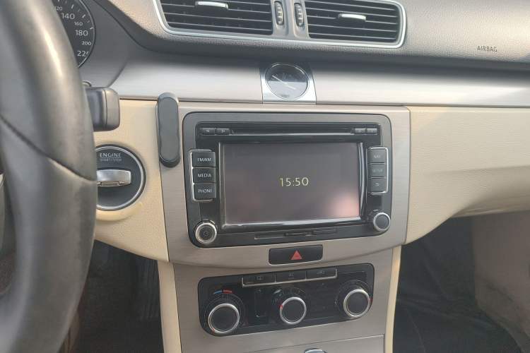 Used Volkswagen Magotan 2012 Revised Version 1.8TSI Leading Edition Audio And AC Panel