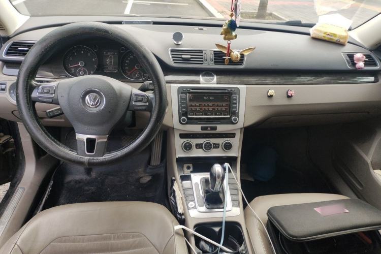 Used Volkswagen Magotan 2012 2.0 TSI Ultimate Edition Center Console