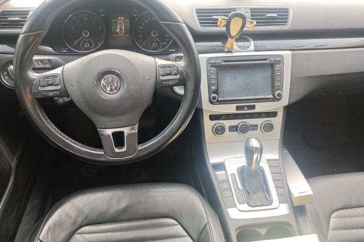 Used Volkswagen Magotan 2012 Revised 1.8TSI Luxury Version Center Console
