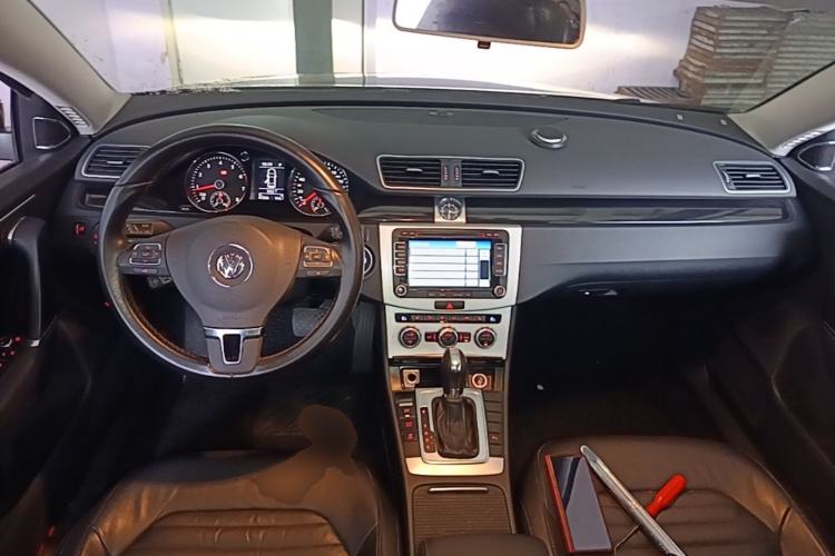 Used Volkswagen Magotan 2012 Revised 1.8TSI Luxury Version Center Console