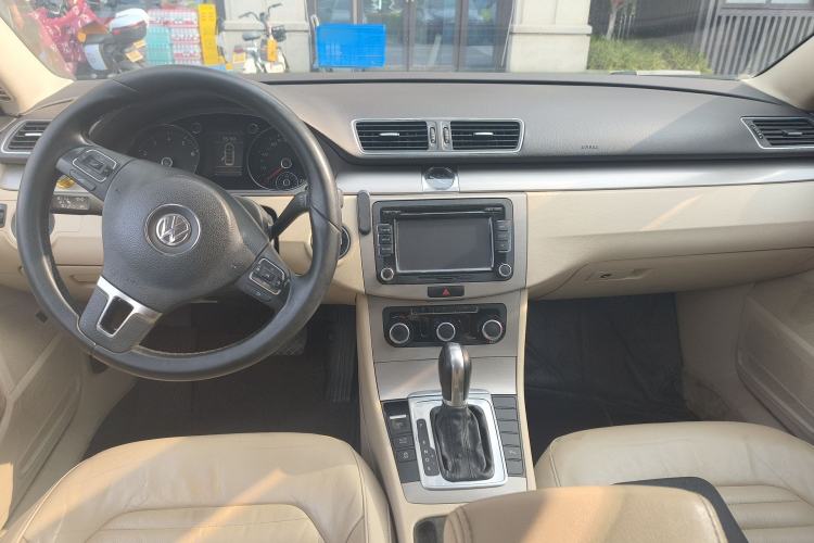 Used Volkswagen Magotan 2012 Revised Version 1.8TSI Leading Edition Center Console