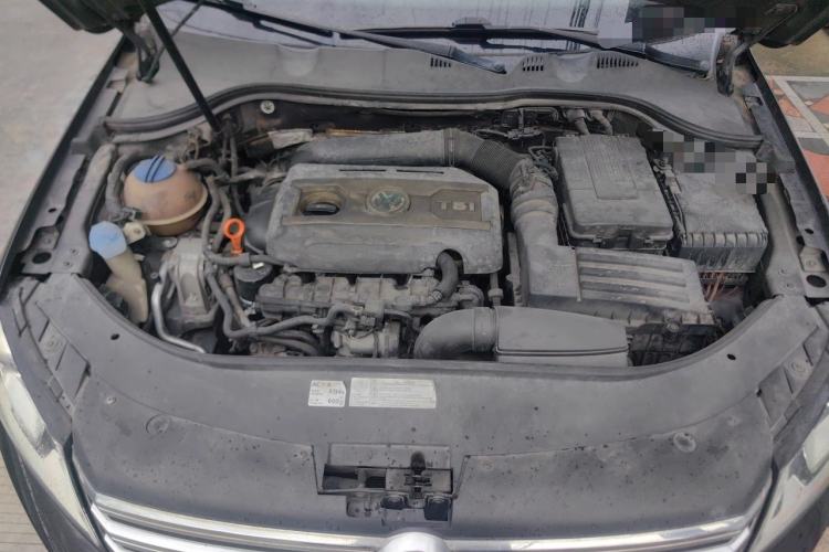 Used Volkswagen Magotan 2012 Revised 1.8TSI Luxury Version Engine Bay