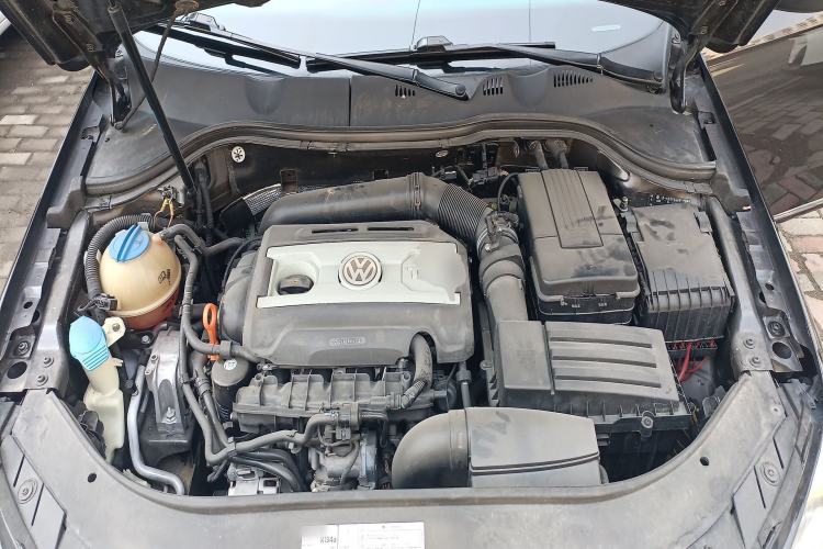 Used Volkswagen Magotan 2012 2.0 TSI Ultimate Edition Engine Bay