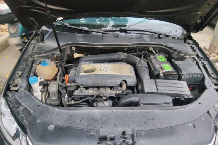 Used Volkswagen Magotan 2012 1.8TSI Luxury Model Engine Bay