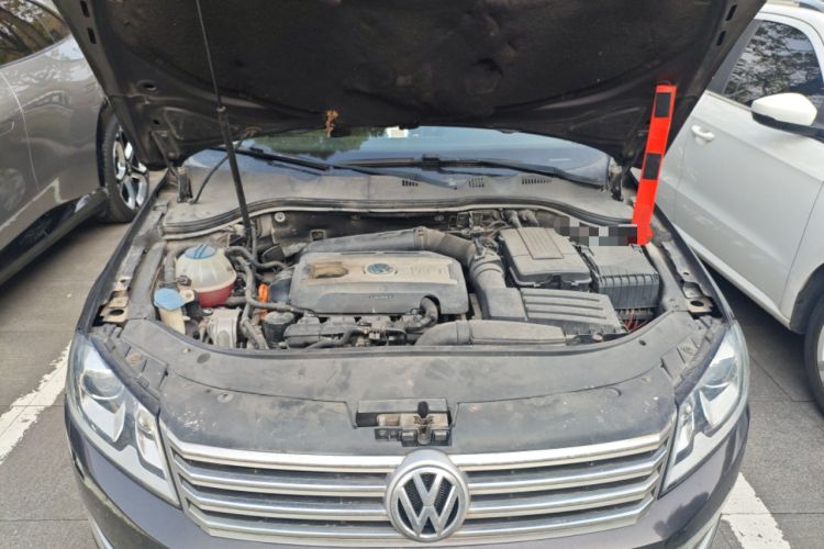 Used Volkswagen Magotan 2012 Revised 1.8TSI Luxury Version Engine Bay