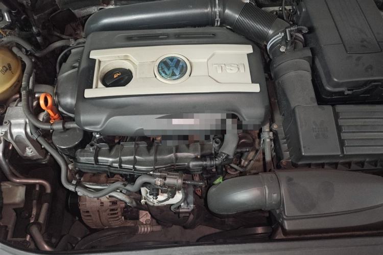 Used Volkswagen Magotan 2012 Facelift 1.8TSI Prestige Model Engine Bay