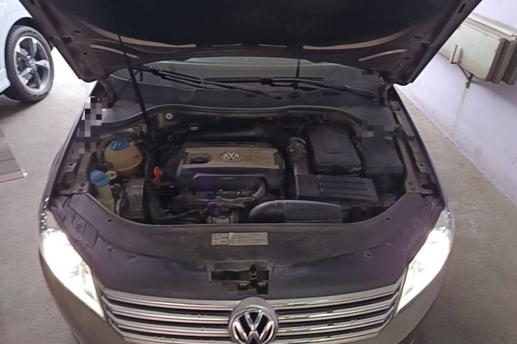 Used Volkswagen Magotan 2012 Revised 1.8TSI Luxury Version Engine Bay