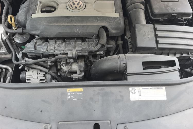 Used Volkswagen Magotan 2012 Travel Edition 2.0 TSI Comfort Version Engine Bay