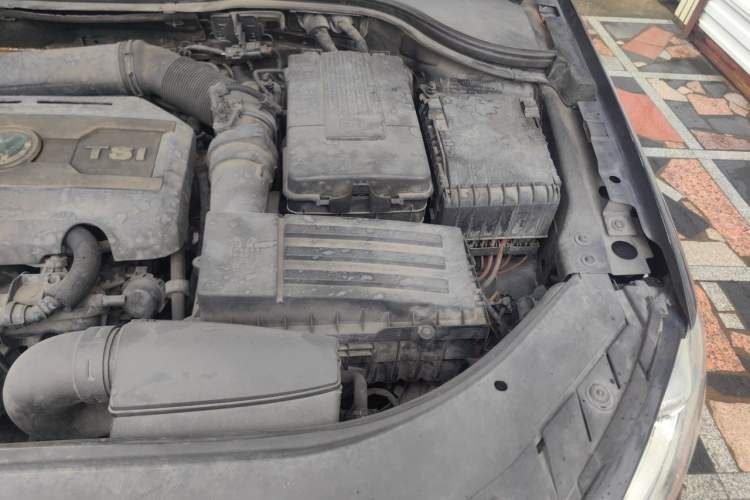 Used Volkswagen Magotan 2012 Revised 1.8TSI Luxury Version Engine Bay Left