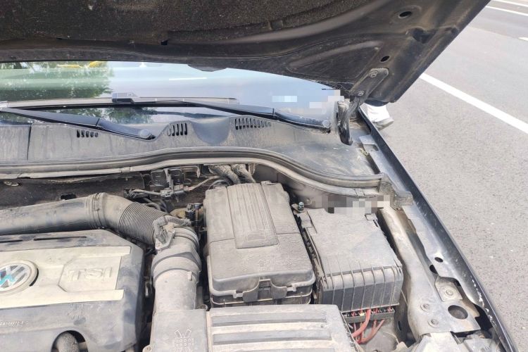 Used Volkswagen Magotan 2012 2.0 TSI Ultimate Edition Engine Bay Left
