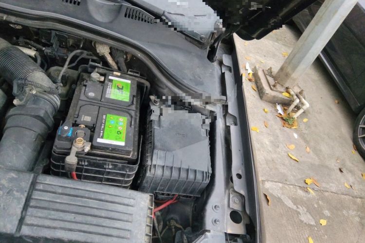 Used Volkswagen Magotan 2012 1.8TSI Luxury Model Engine Bay Left