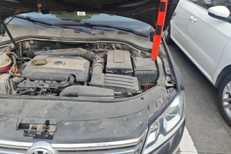 Used Volkswagen Magotan 2012 Revised 1.8TSI Luxury Version Engine Bay Left