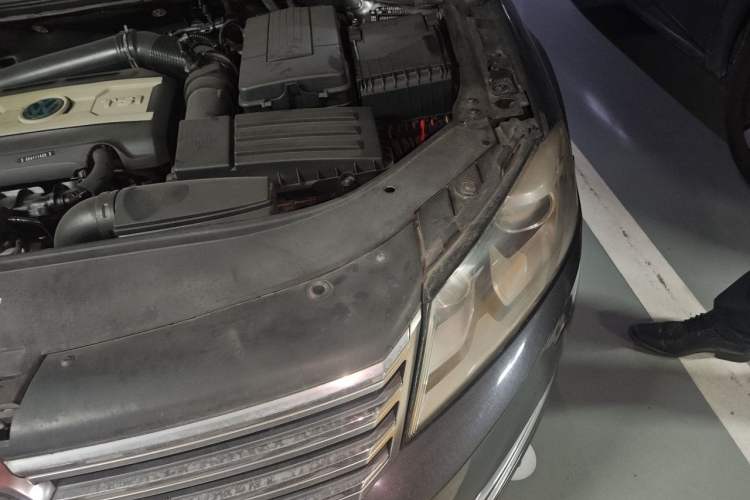 Used Volkswagen Magotan 2012 Facelift 1.8TSI Prestige Model Engine Bay Left