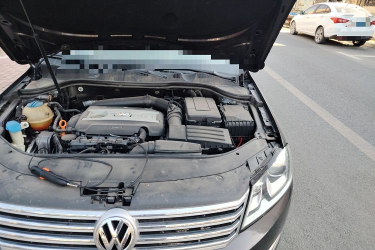 Used Volkswagen Magotan 2012 2.0 TSI Ultimate Edition Engine Bay Left