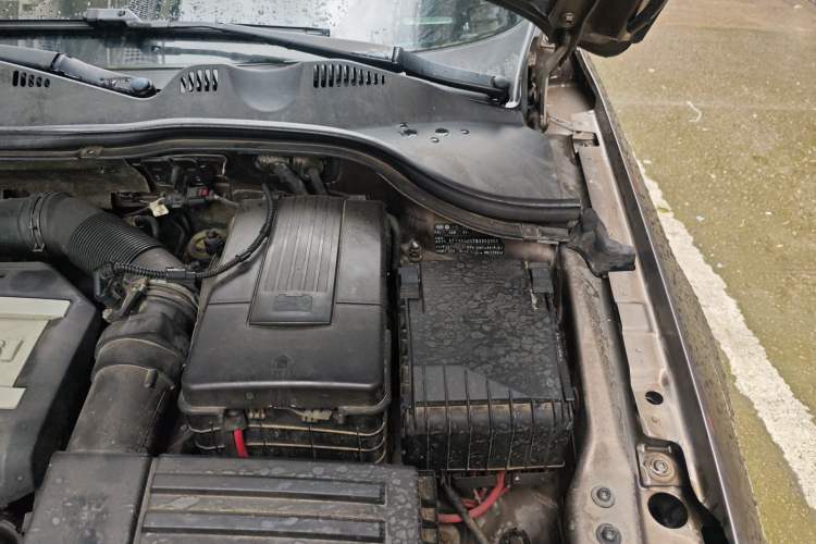 Used Volkswagen Magotan 2012 Revised 1.8TSI Luxury Version Engine Bay Left