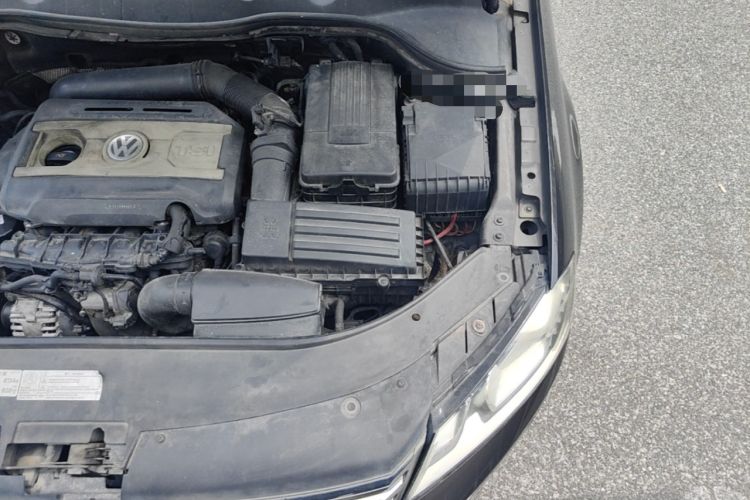 Used Volkswagen Magotan 2012 1.8TSI Prestige Model Engine Bay Left