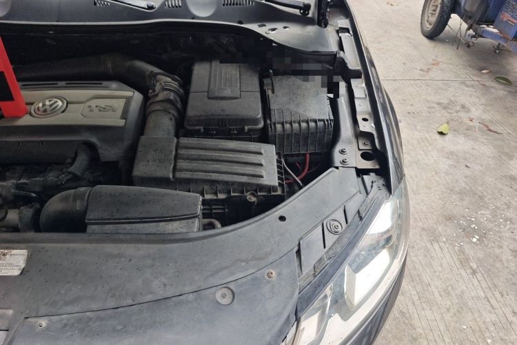 Used Volkswagen Magotan 2012 1.8TSI Luxury Model Engine Bay Left