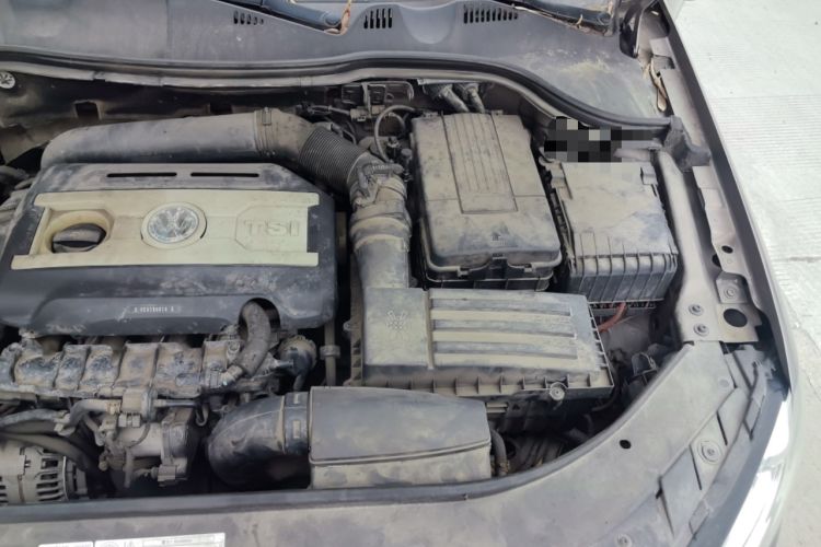 Used Volkswagen Magotan 2012 1.8TSI Luxury Model Engine Bay Left
